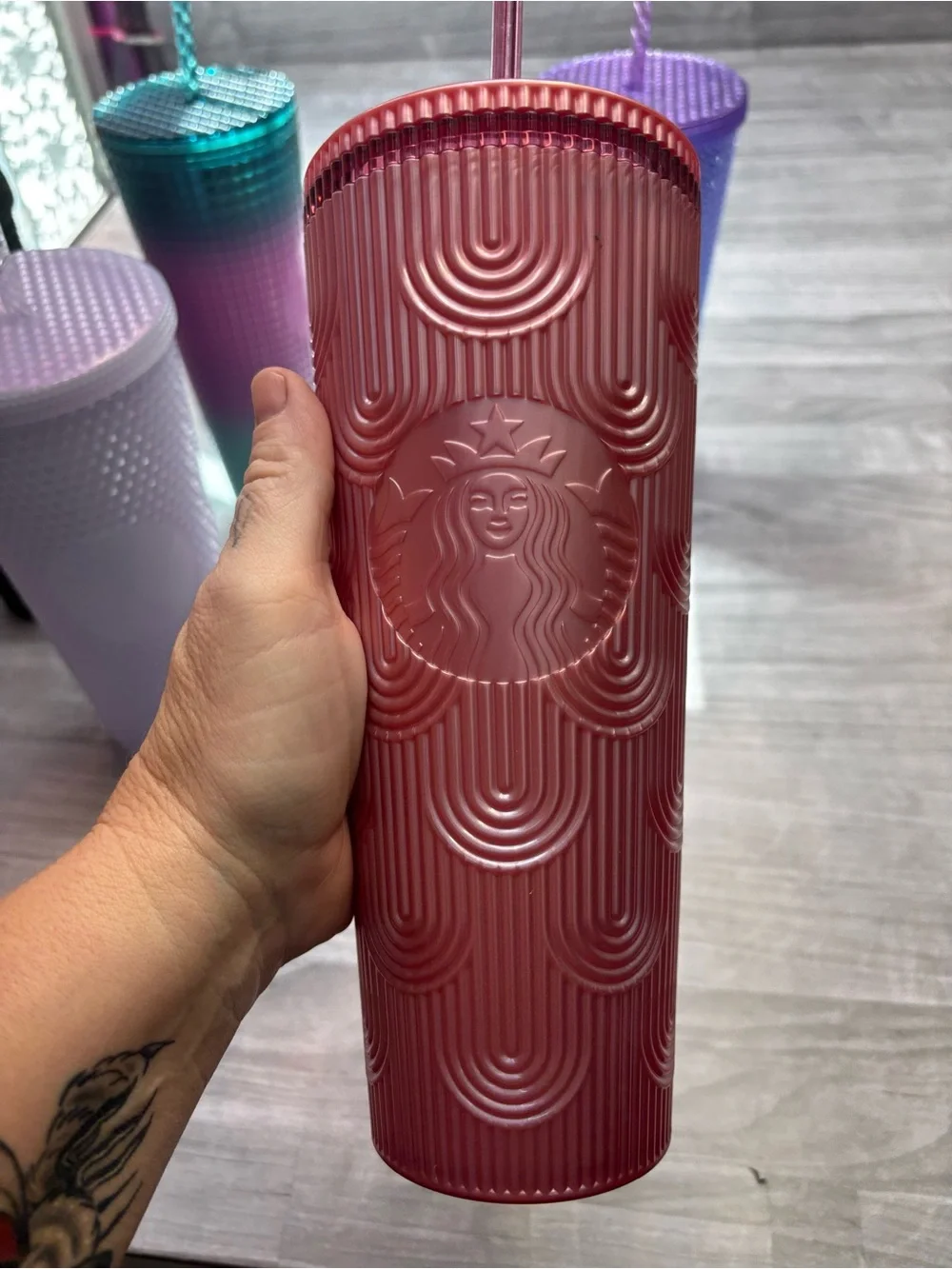 Starbucks Textured Reusable Plastic Tumblers Straws 24 oz Set of 5 Like New